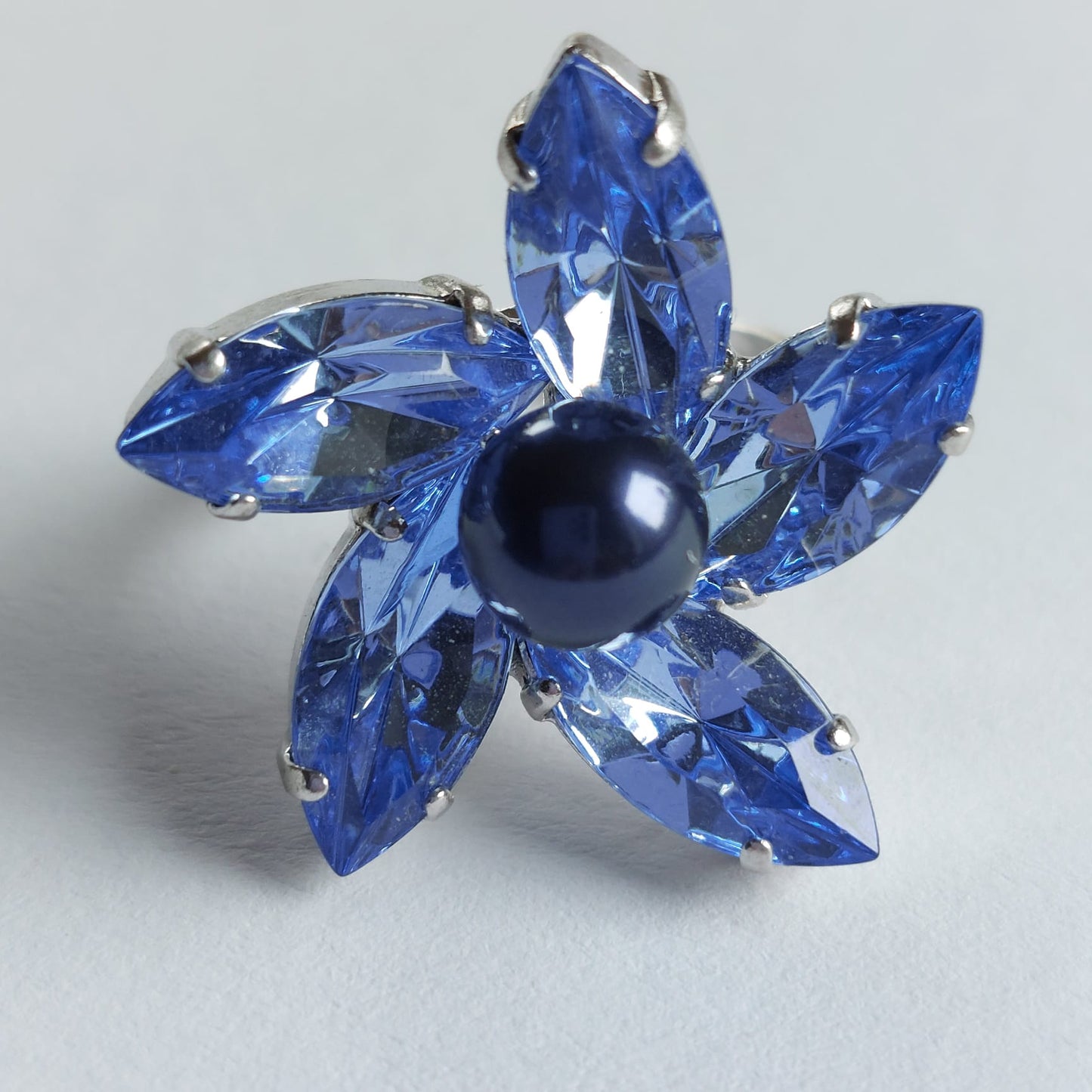 9837 Vintage Ring made with Swarovski Kristallen 30mm