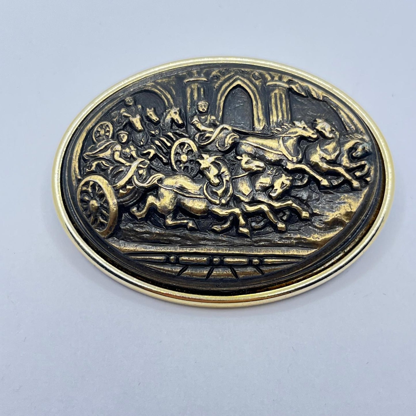 8846 Vintage Brass Relief Brosche 60mm