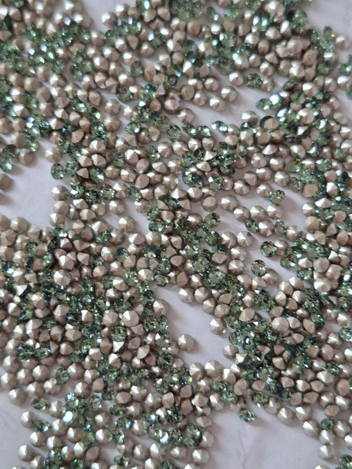 Swarovski® Chaton Erinite PP14