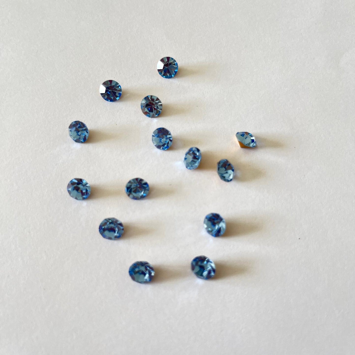 Swarovski® Chaton Vintage Light Sapphire Gold Foiled SS29
