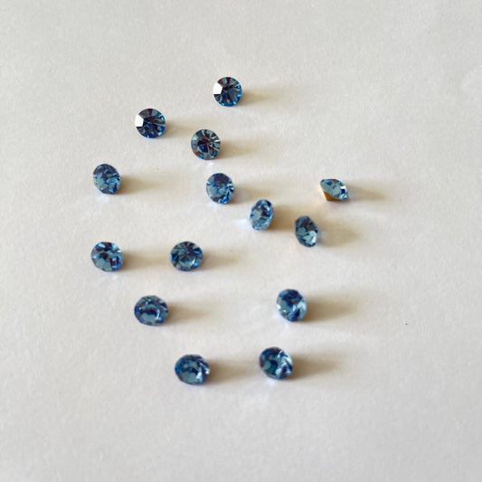 Swarovski® Chaton Vintage Light Sapphire Gold Foiled SS29