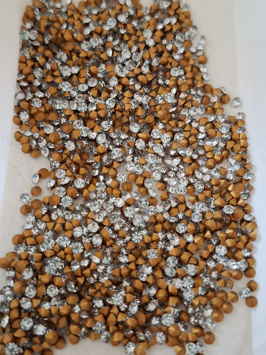 Swarovski® Chaton Vintage Shadow Crystal Gold Foiled PP24