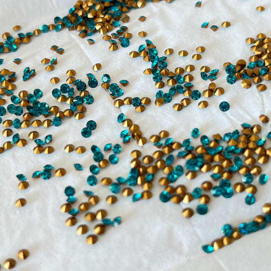 Swarovski® Chaton Vintage Blue Zircon Gold Foiled PP13