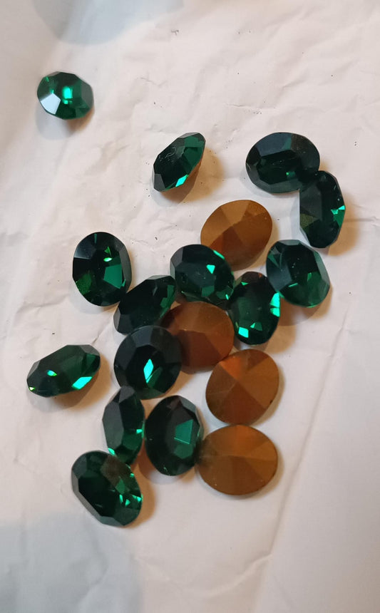 Swarovski® Fancy Vintage Oval Light Emerald Gold Foiled 12x10mm