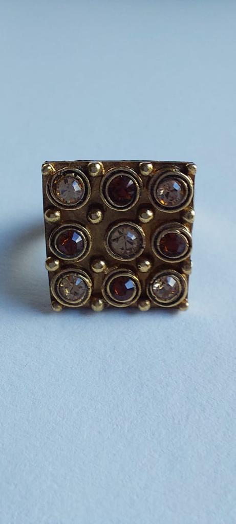 9872 Vintage Ring made with Swarovski Kristallen 18mm