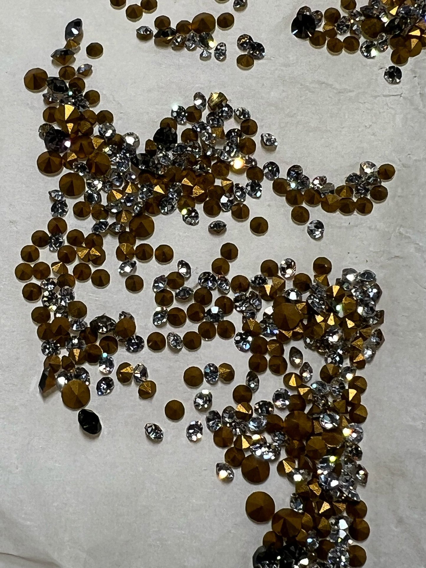 Swarovski® Chaton Vintage Black Diamond Gold Foiled PP24