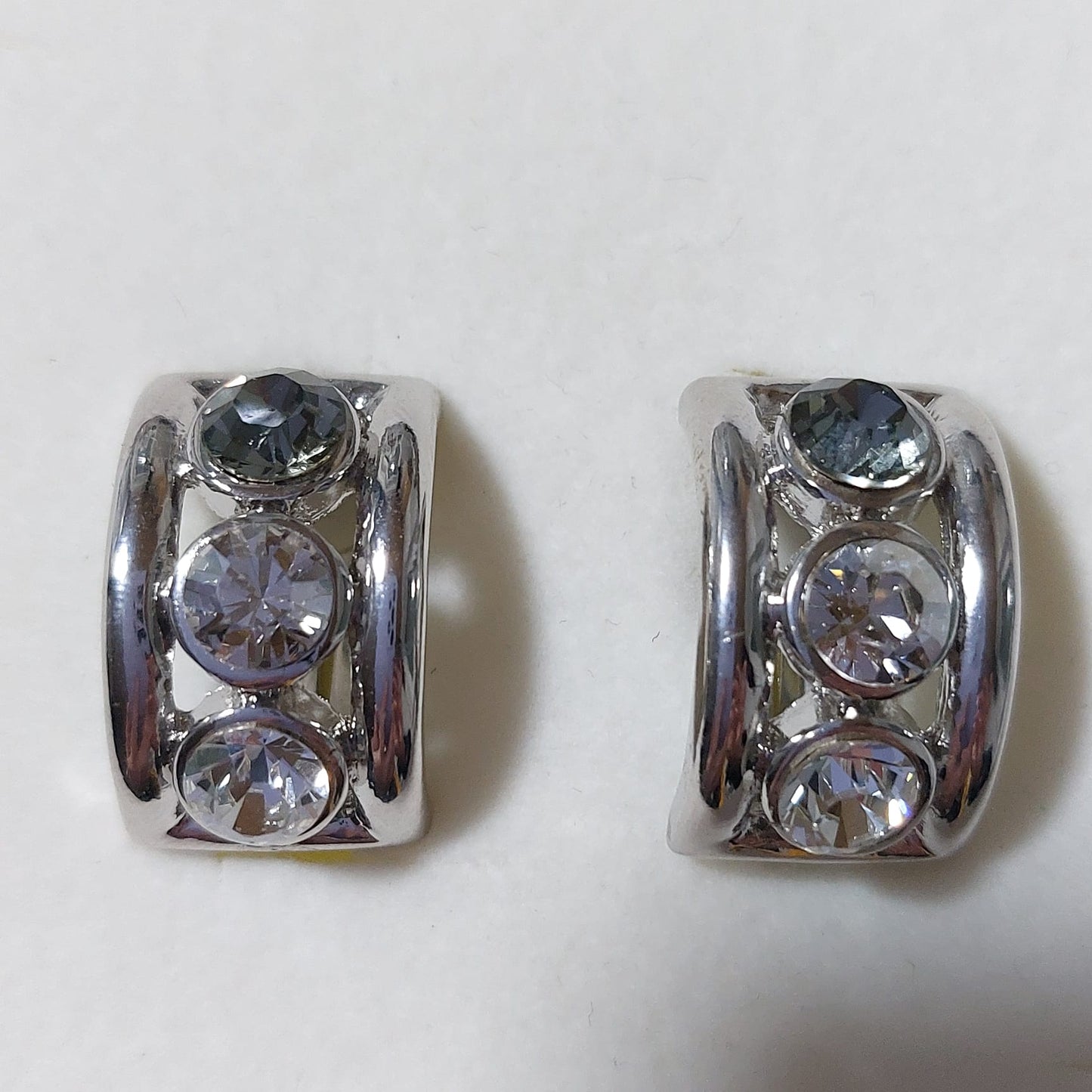 3686 Vintage Ohrclips mit Swarovski Kristallen 20x13mm
