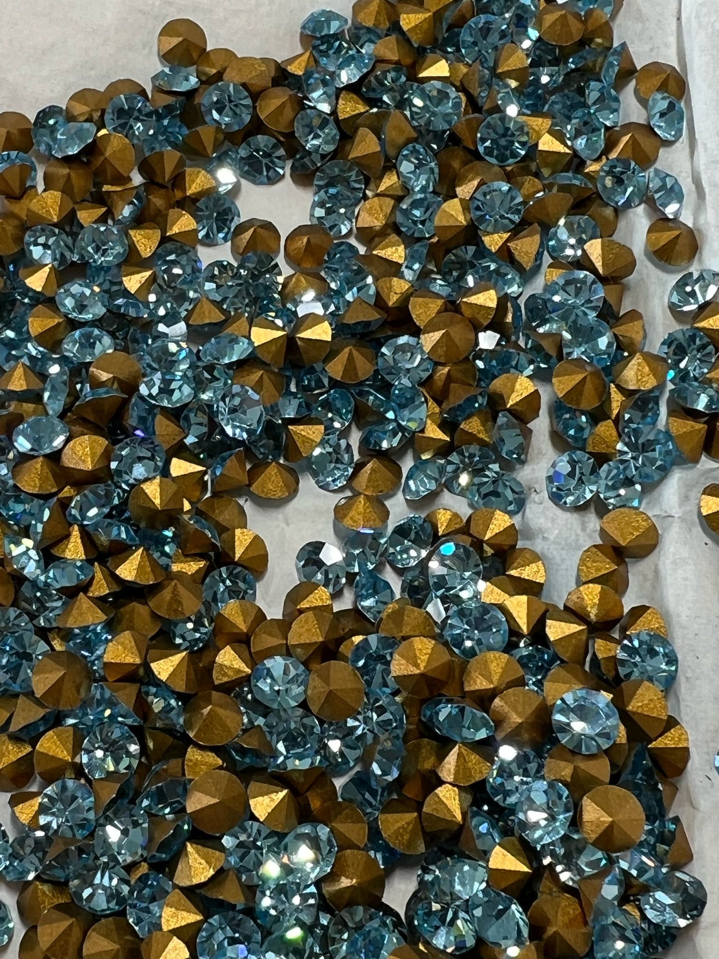 Swarovski® Chaton Vintage Aquamarine Gold Foiled SS19