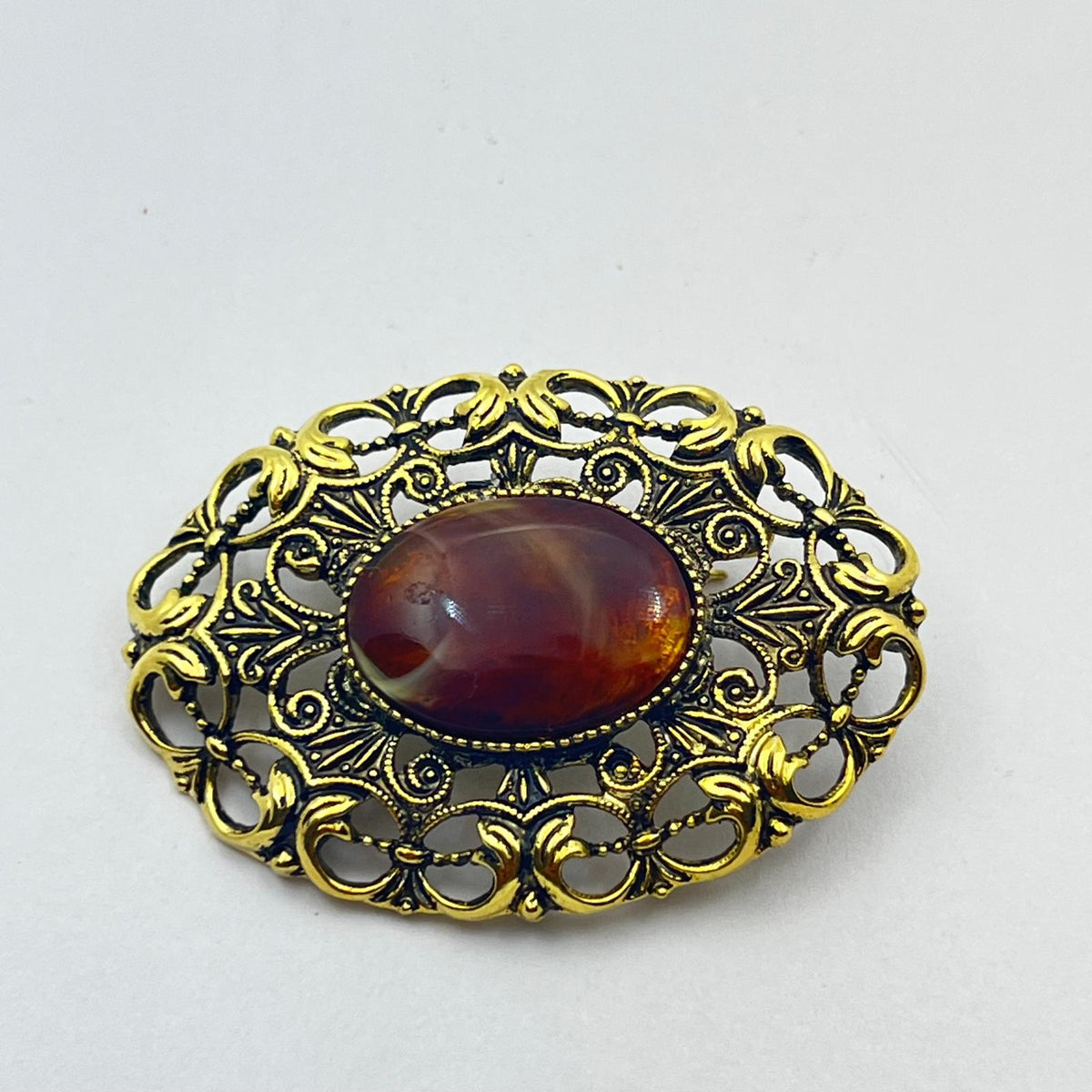 8838 Vintage Cabochon Filigren Brosche 41mm