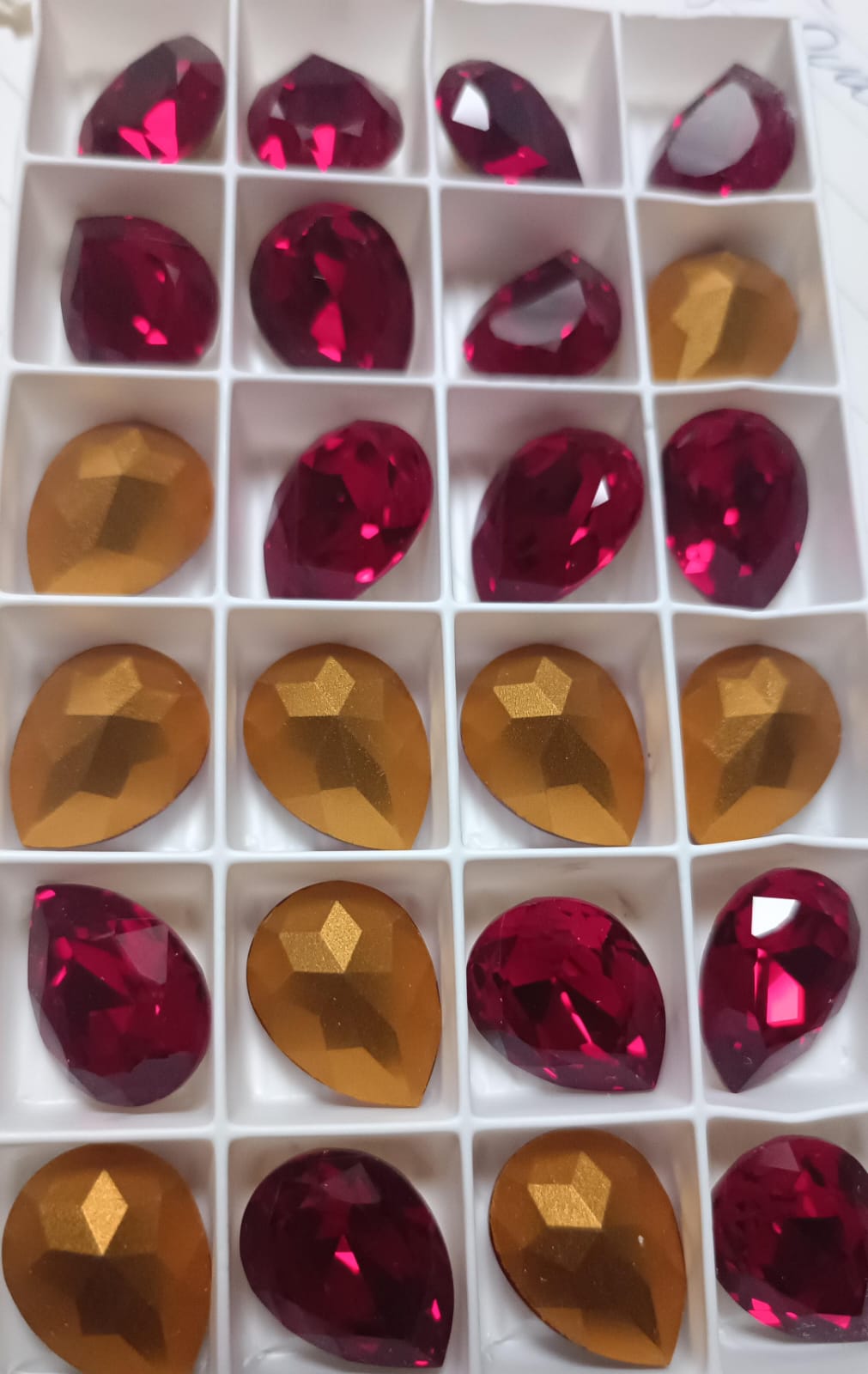 Swarovski® Fancy Vintage Pear Siam 20x15mm