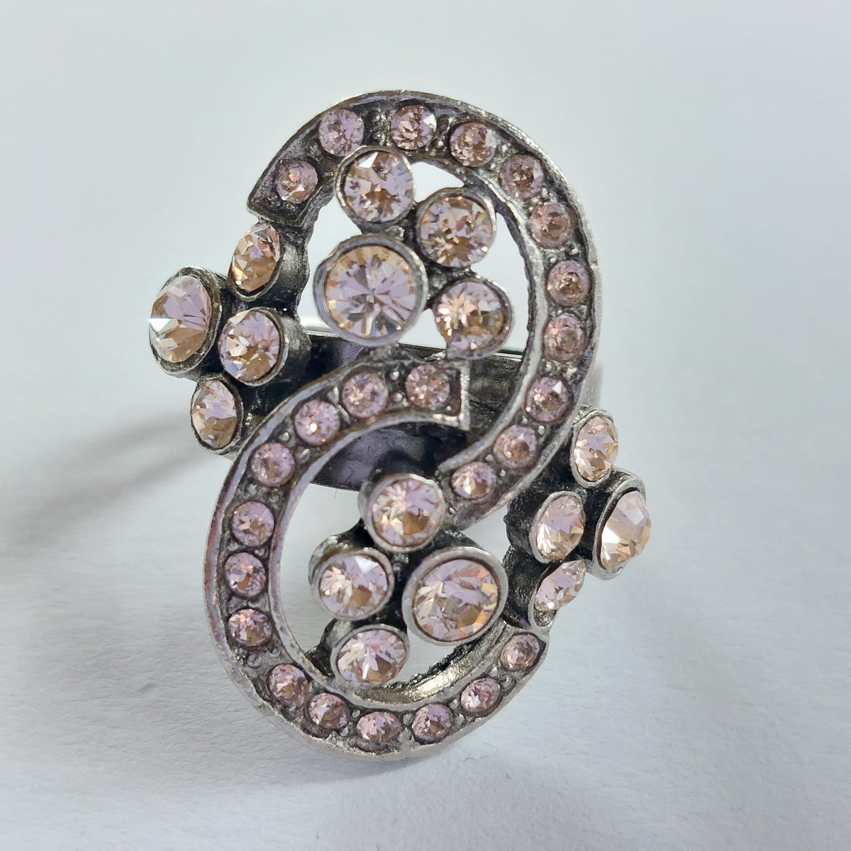 9859 Vintage Ring made with Swarovski Kristallen 30x20mm