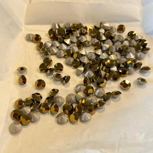 Swarovski® Chaton Dorado SS39