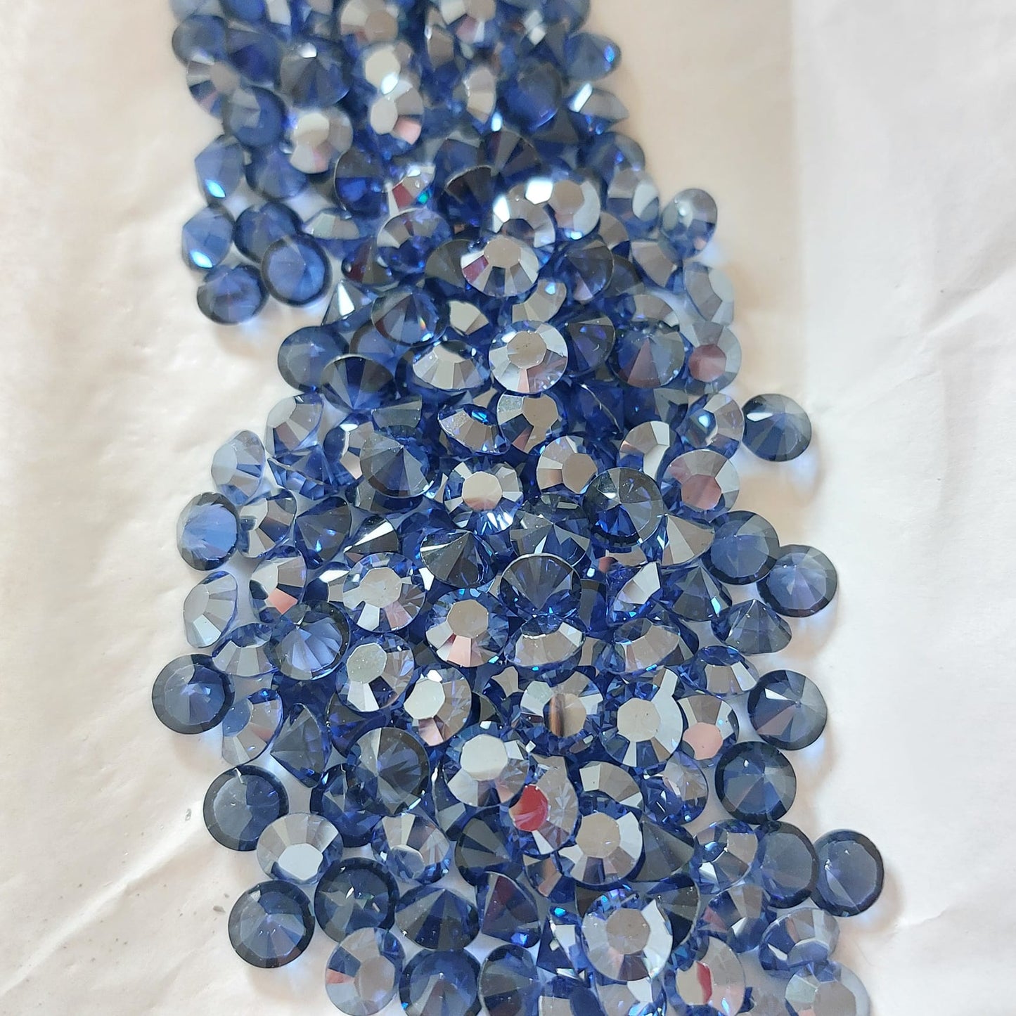Swarovski® Chaton Sapphire Satin Unfoiled SS29