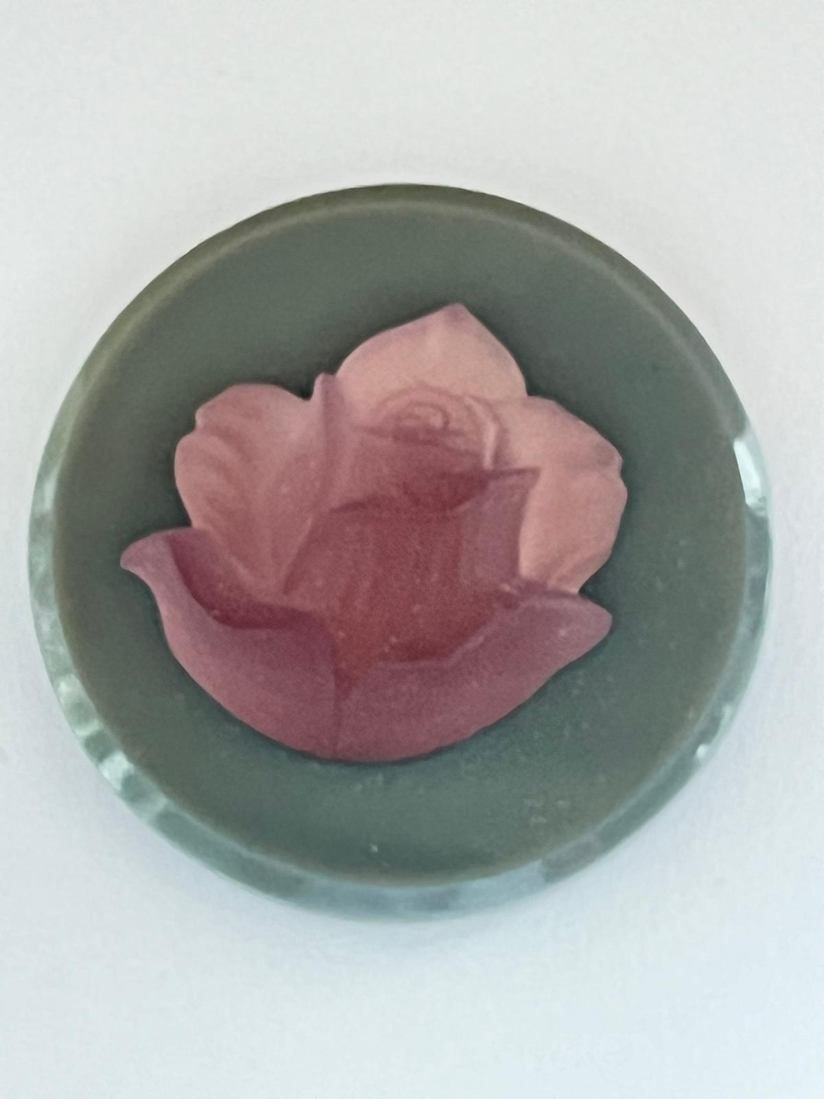 1084 Vintage Kunststoff Round Geprägter Cabochon 40mm