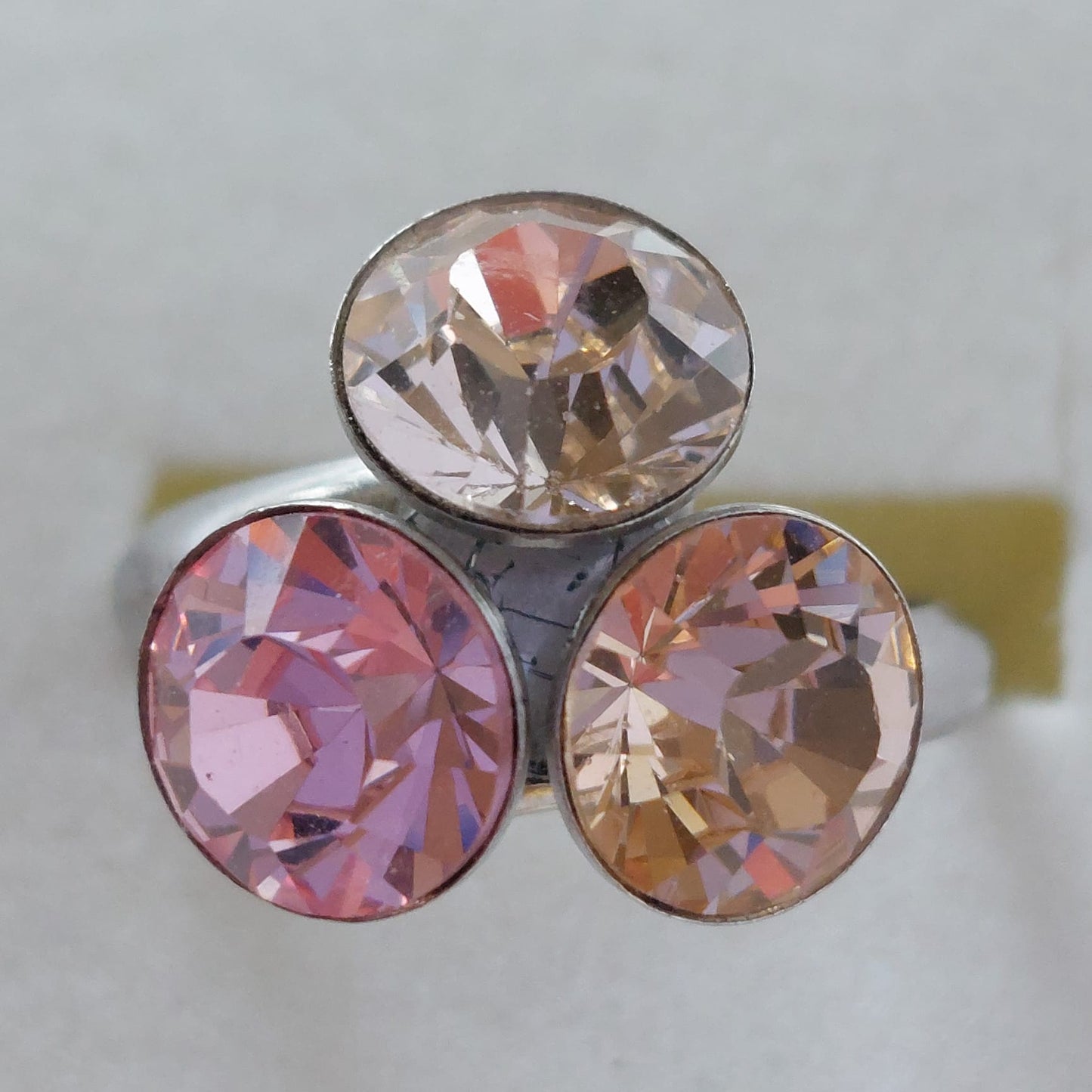 9831 Vintage Ring made with Swarovski Kristallen 15mm