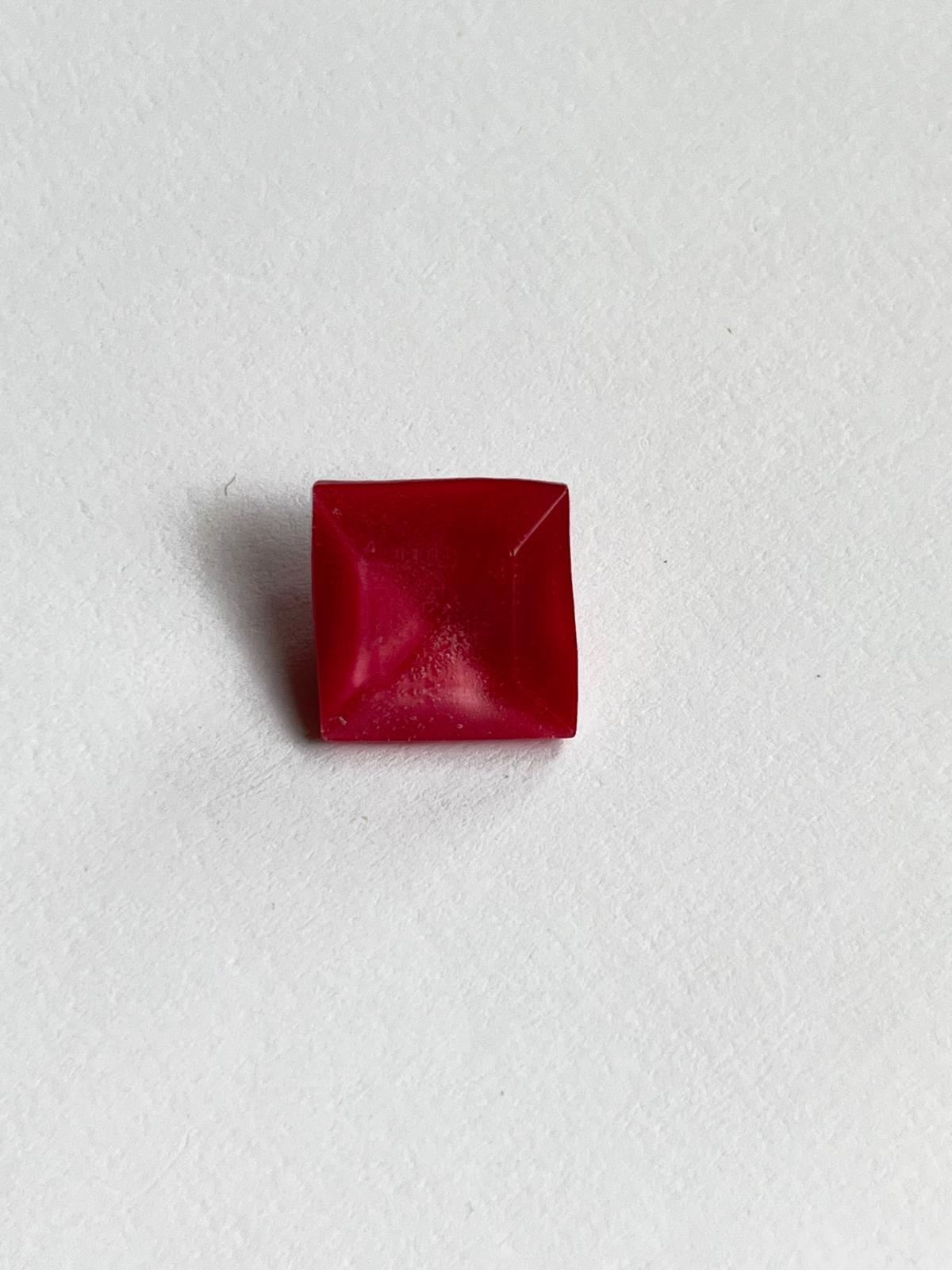 5796 Vintage Kunststoff Cube Pyramid Light Siam 16mm