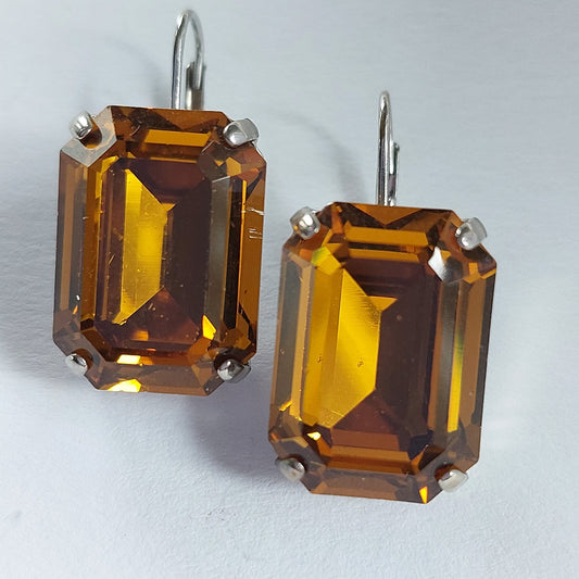 3697 Vintage Ohrringe mit Swarovski Kristallen 17x12mm