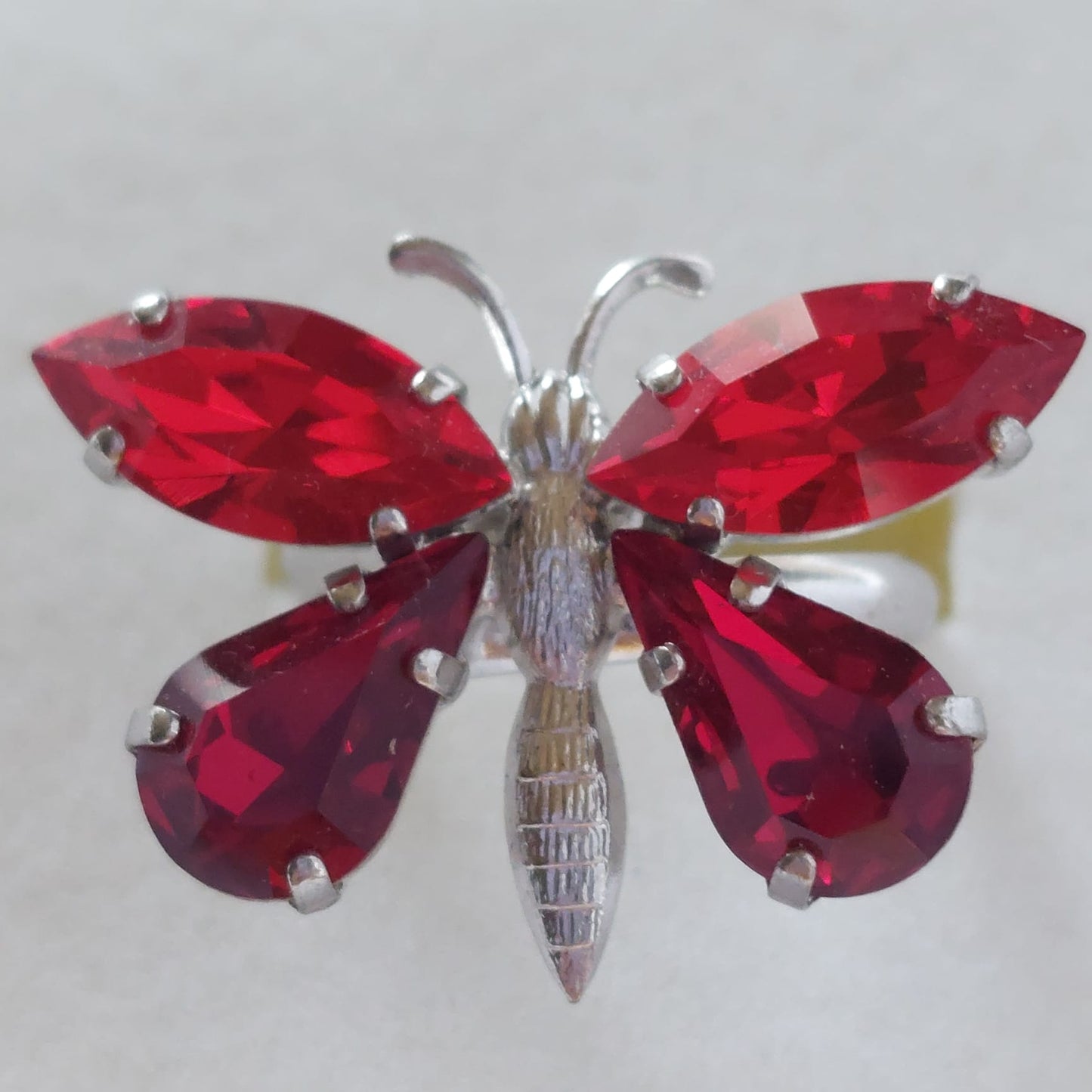 9821 Vintage Ring made with Swarovski Kristallen 30x20mm