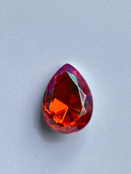 1035 Vintage Kunststoff Tropfen Crystal Cut 16mm