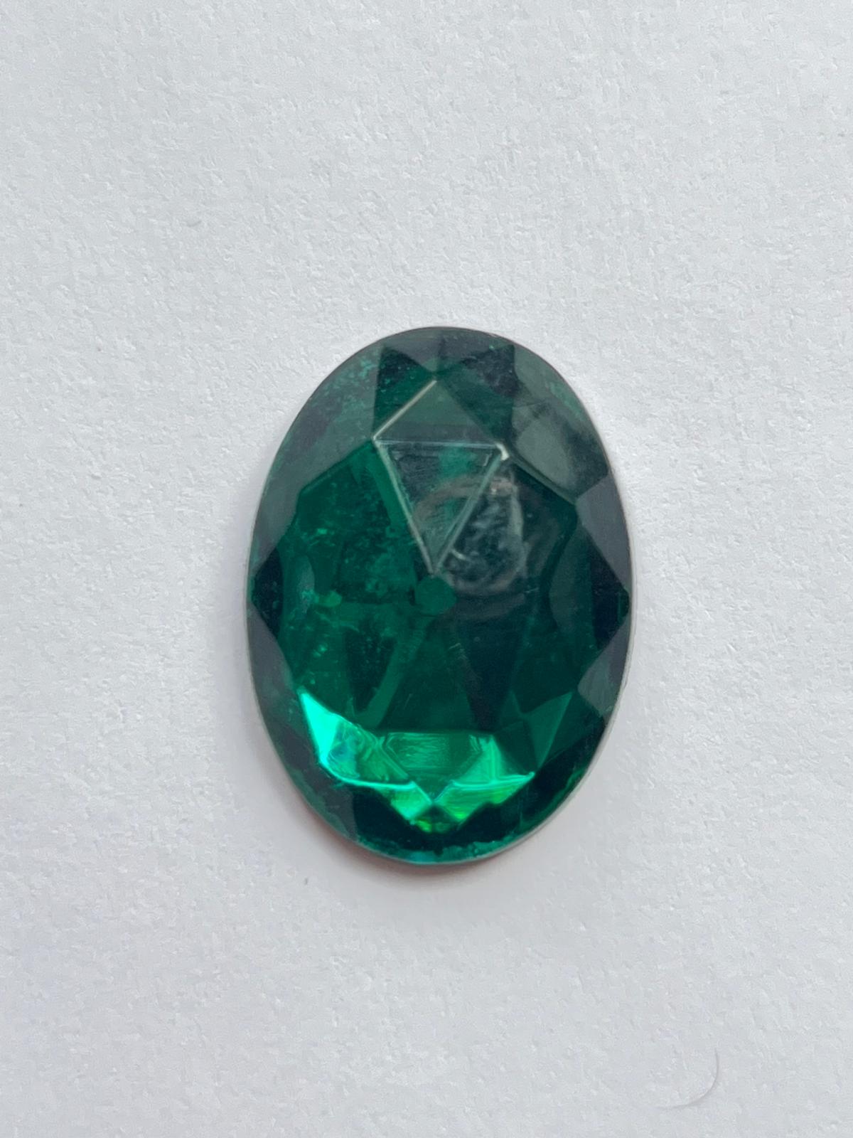 5818 Vintage Kunststoff Oval Crystal Cut Cabochon 25mm