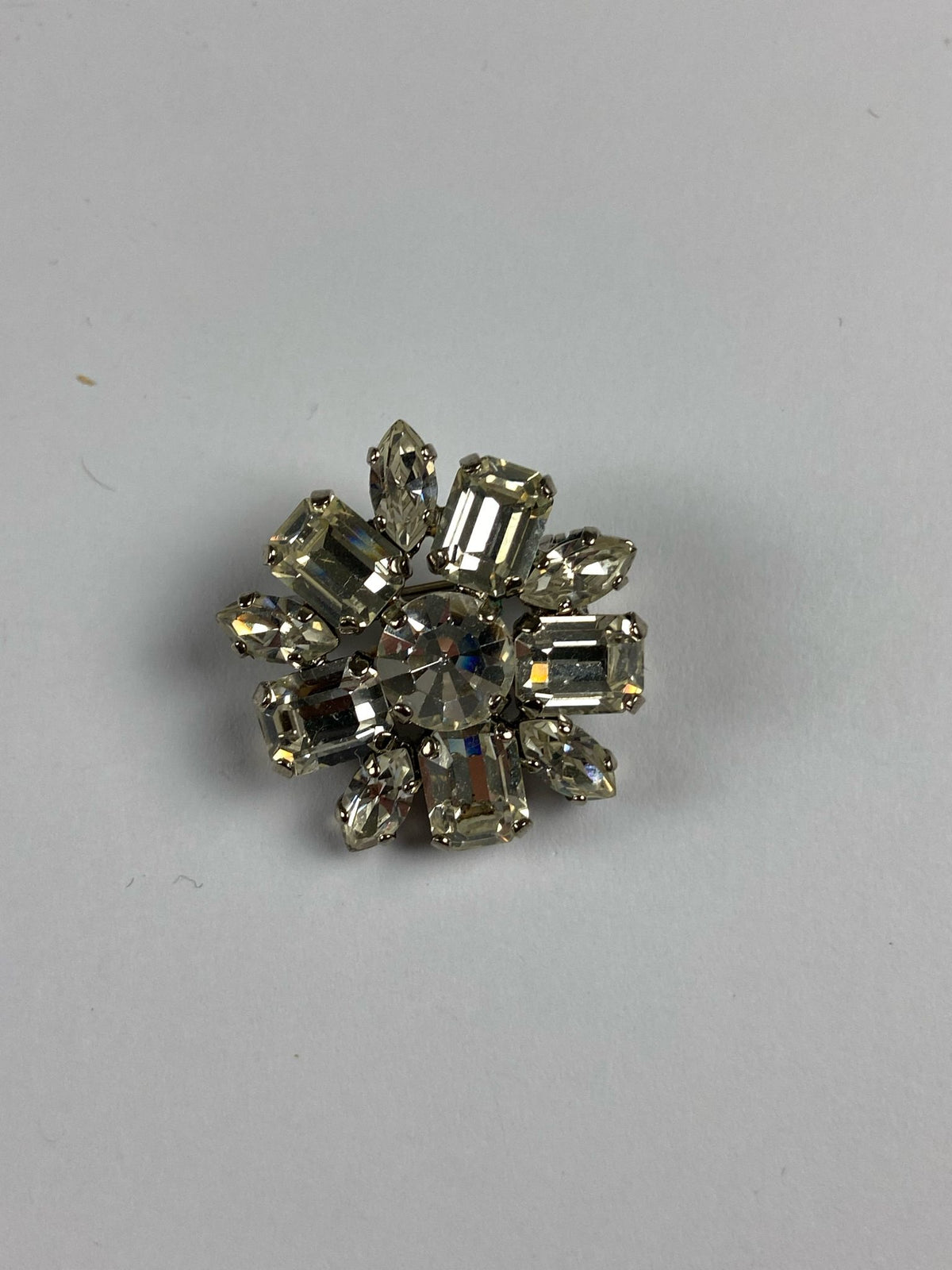 8746 Vintage Swarovski Kristallen Brosche 27mm