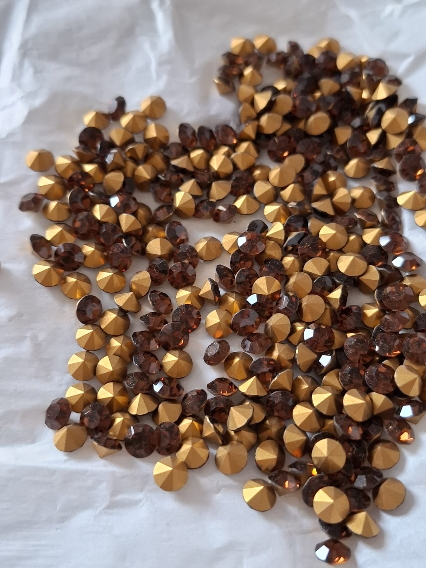 Swarovski® Chaton Vintage Smoked Topaz Gold Foiled SS29