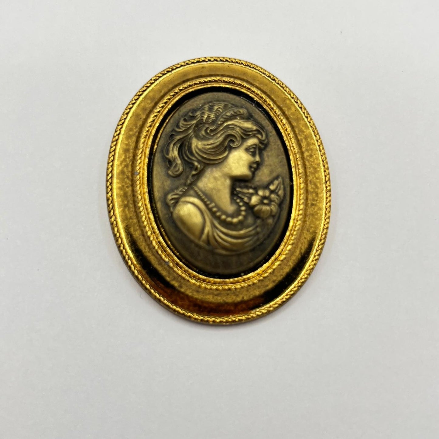 2404 Vintage Kamee Cabochon Schalhalter 45mm