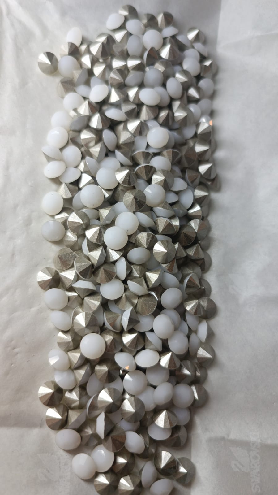 Swarovski® Chaton Vintage White Alabaster Silver Foiled SS29