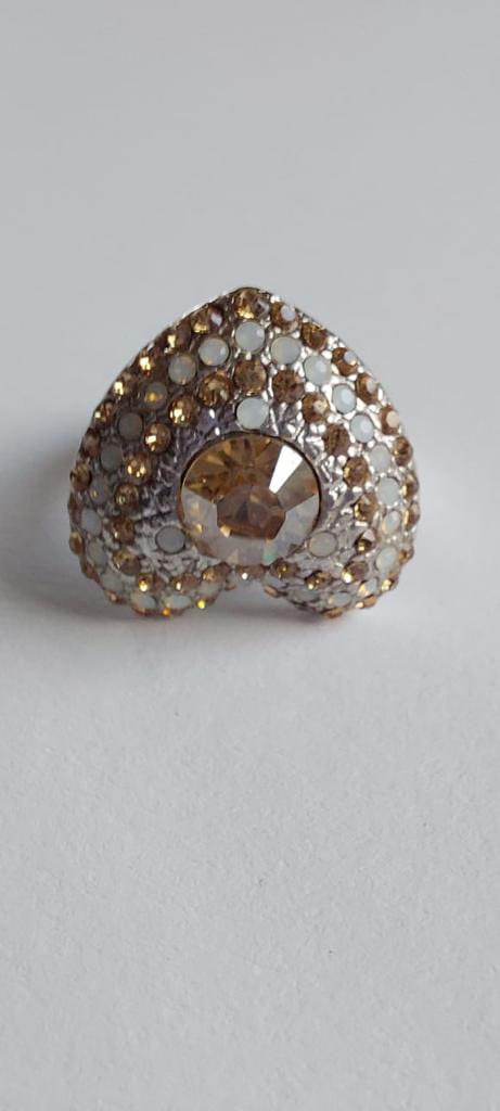 9929 Vintage Ring made with Swarovski Kristallen 23mm