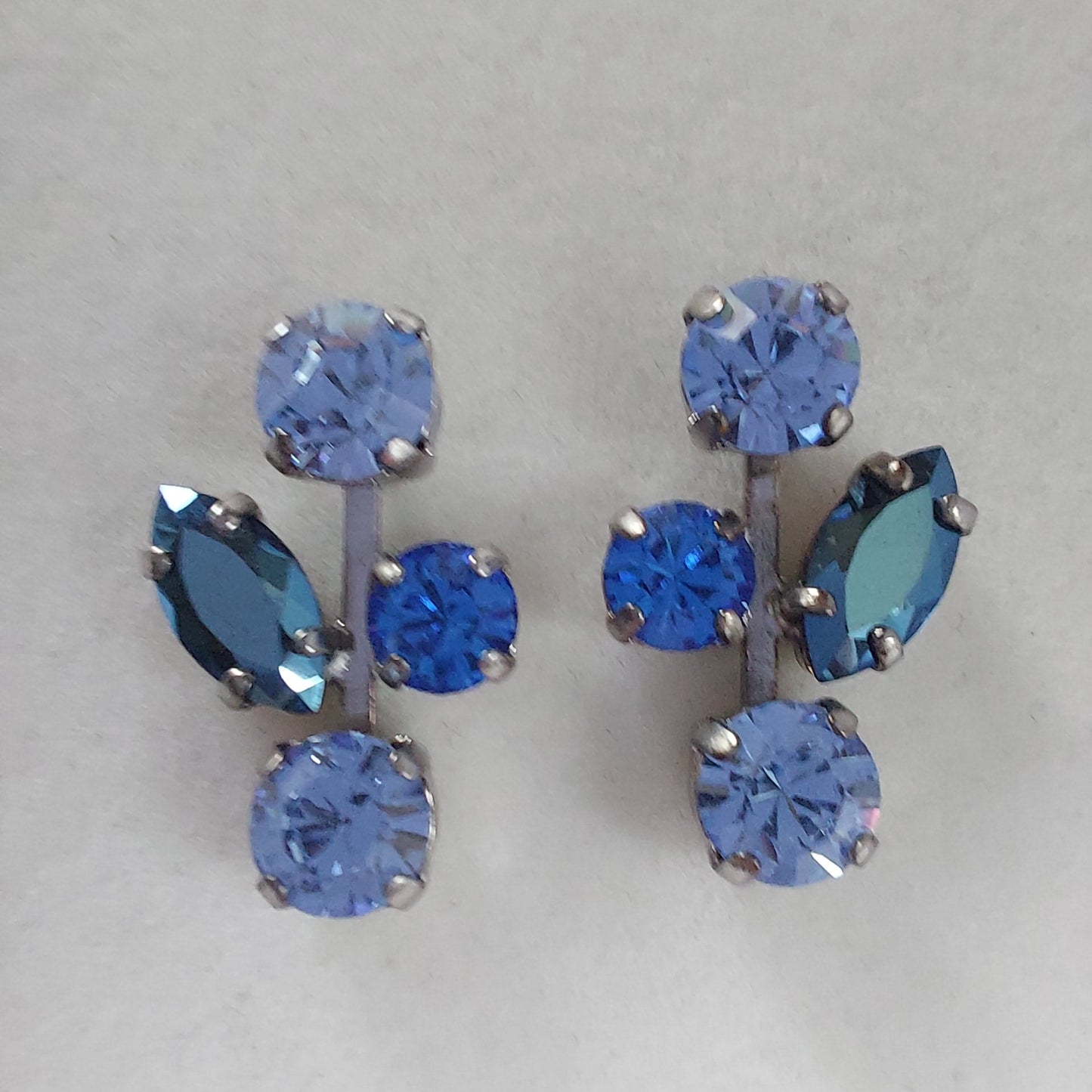 3573 Vintage Ohrringe mit Swarovski Kristallen 19mm