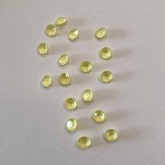 Swarovski® Chaton Powder Yellow SS29