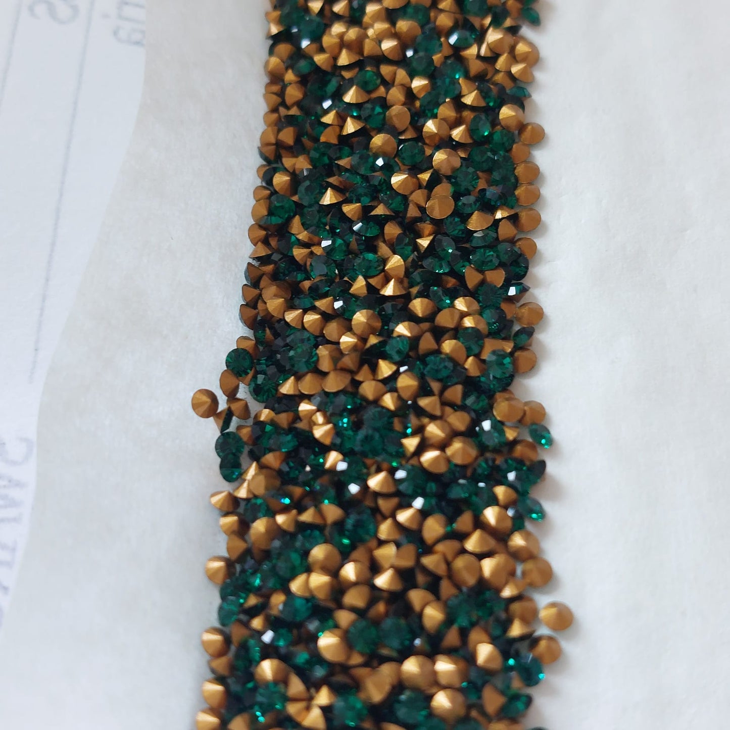 Swarovski® Chaton Vintage Emerald Gold Foiled PP19