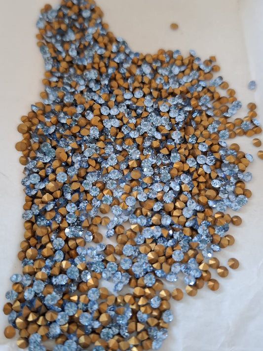 Swarovski® Chaton Vintage Light Sapphire Gold Foiled PP24