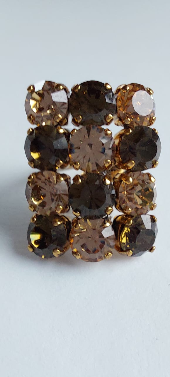 9910 Vintage Ring made with Swarovski Kristallen 30x25mm