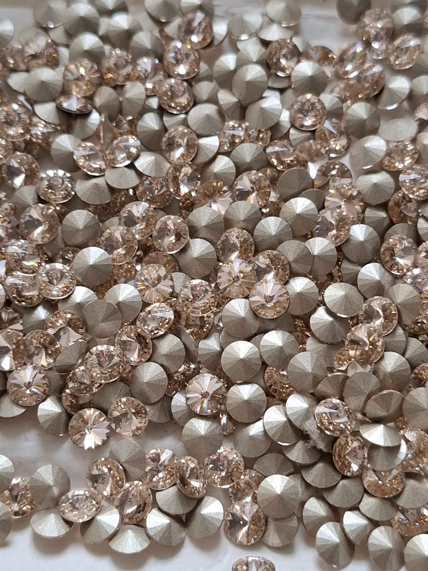 Swarovski® Chaton Silk SS29