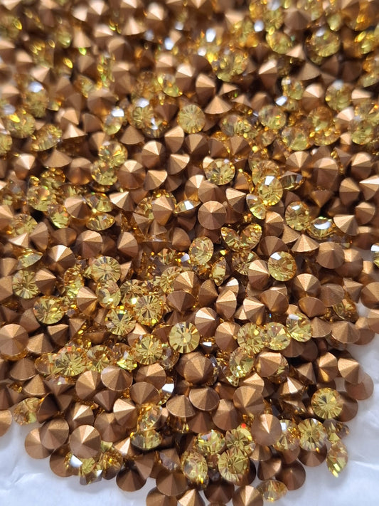 Swarovski® Chaton Vintage Light Topaz Gold Foiled PP32
