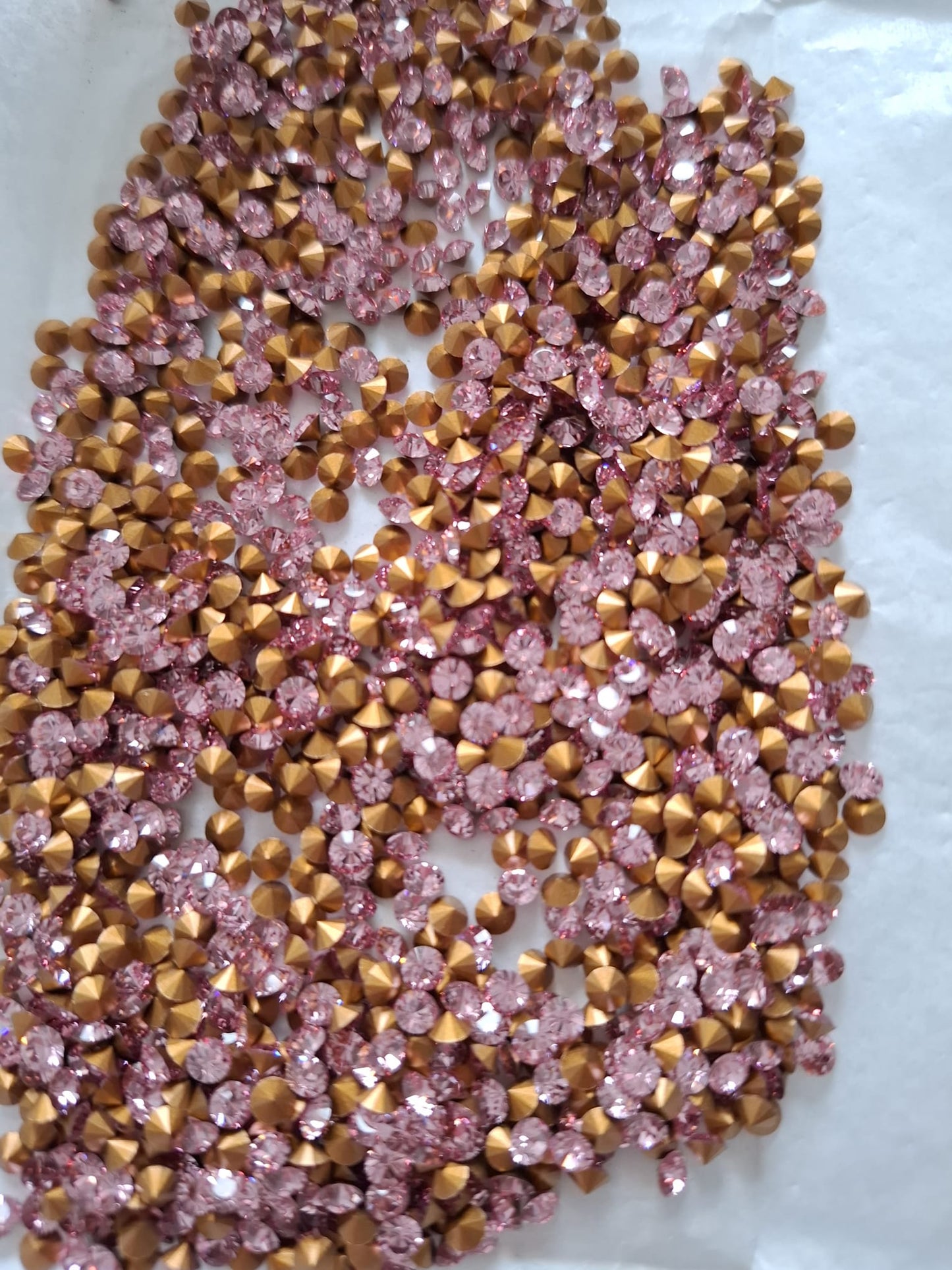 Swarovski® Chaton Vintage Light Rose Gold Foiled PP29