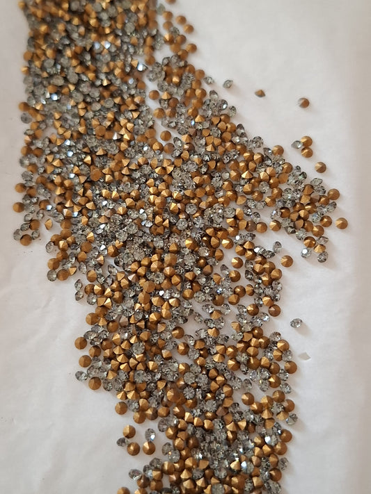 Swarovski® Chaton Vintage Black Diamond Gold Foiled PP13