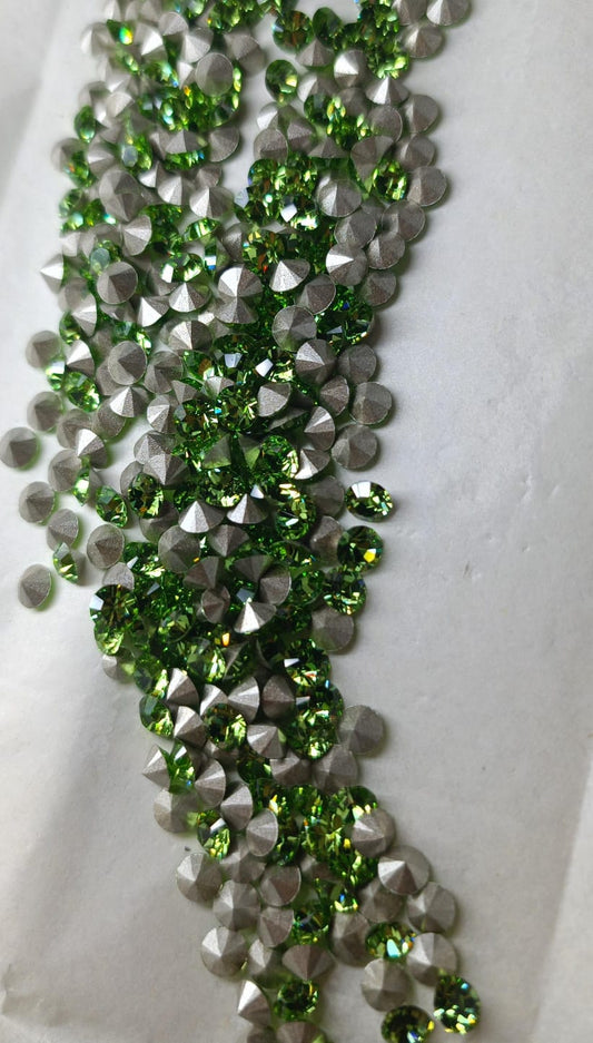 Swarovski® Chaton Vintage Peridot Silver Foiled SS18