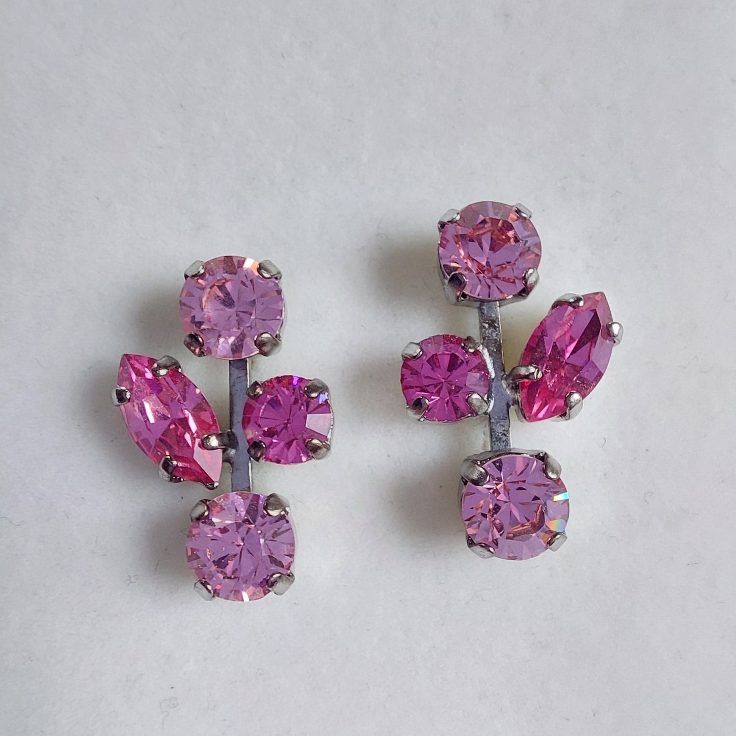3578 Vintage Ohrringe mit Swarovski Kristallen 19mm