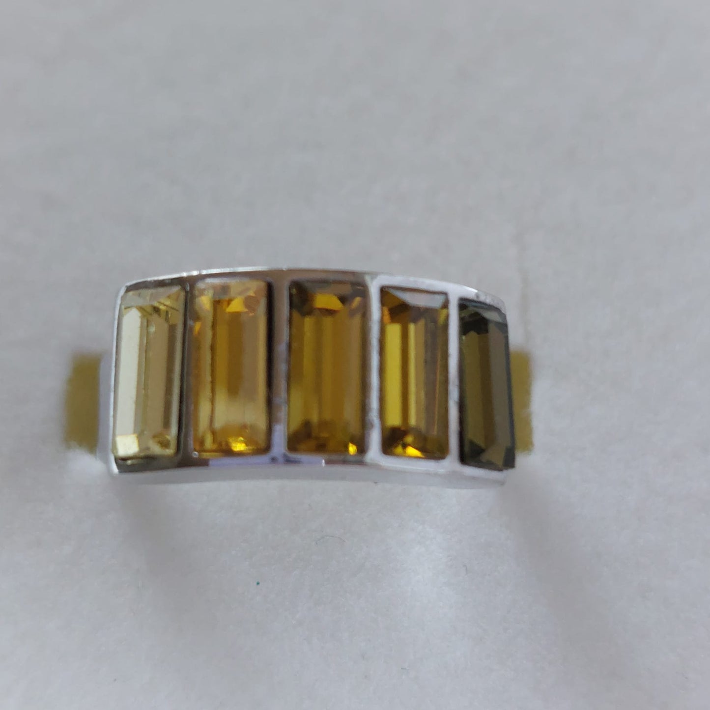 9805 Vintage Ring made with Swarovski Kristallen 15x10mm