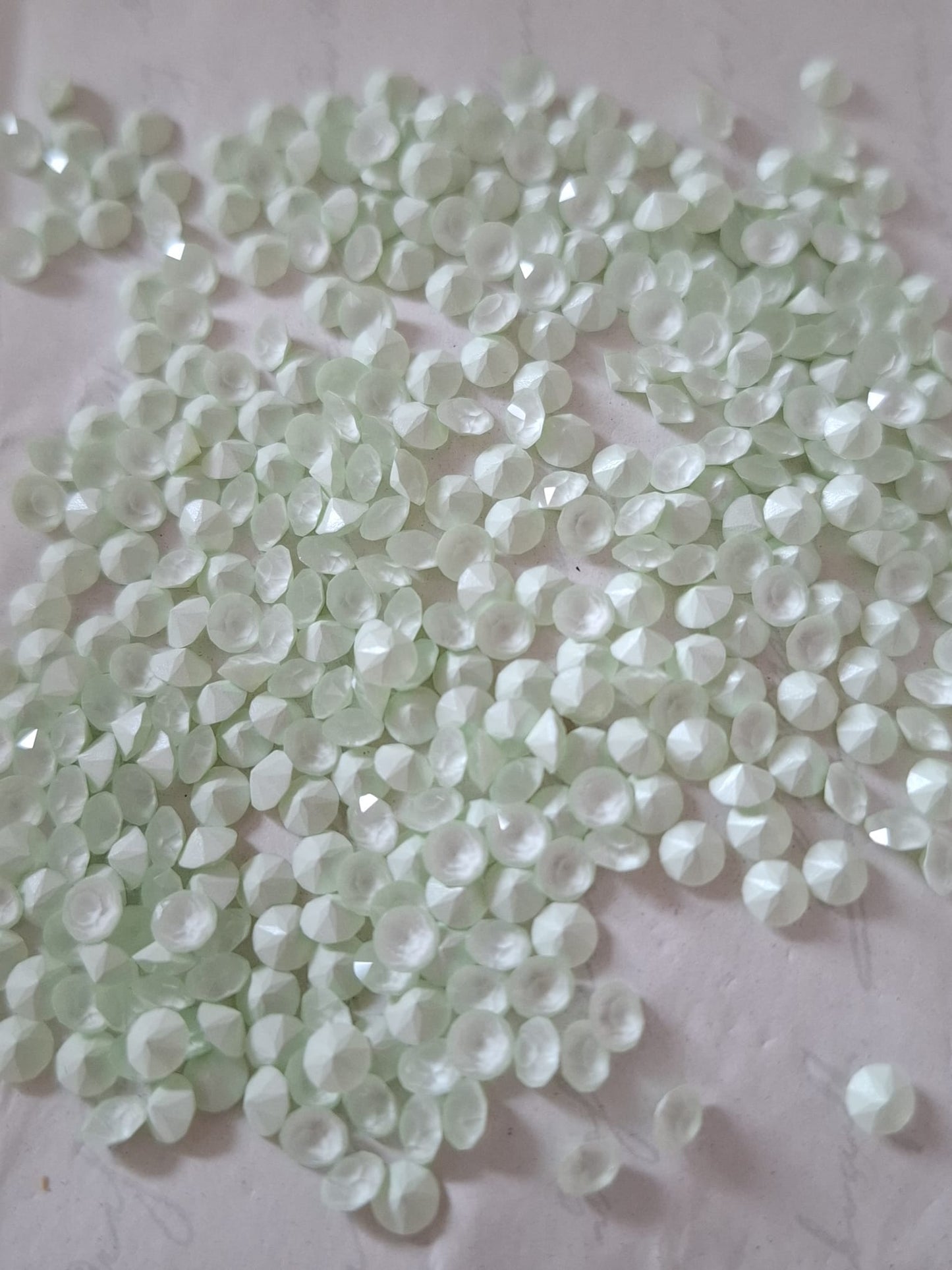 Swarovski® Chaton Powder Green Unfoiled PP32