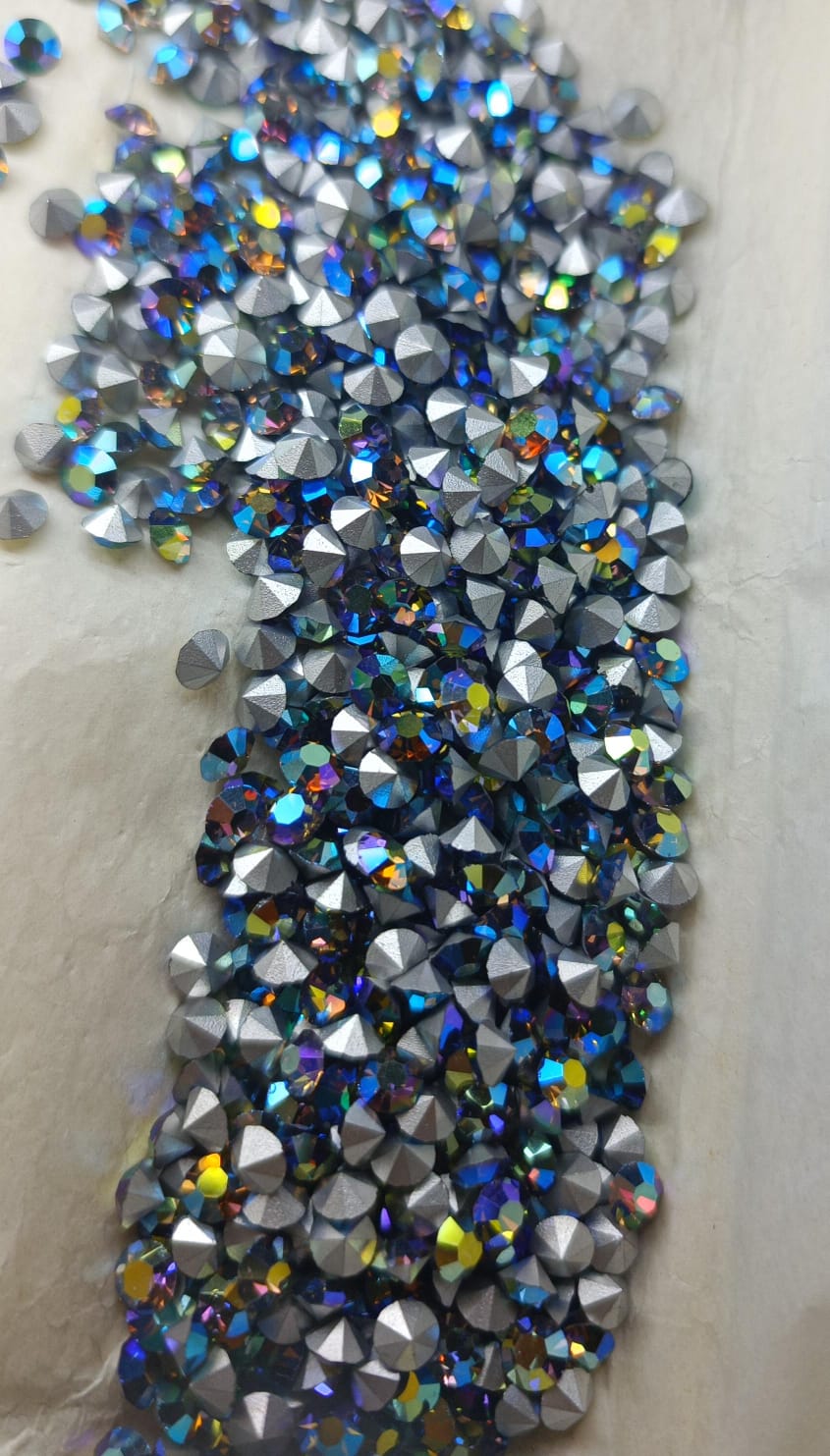 Swarovski® Chaton Vintage Starlight Silver Foiled SS18