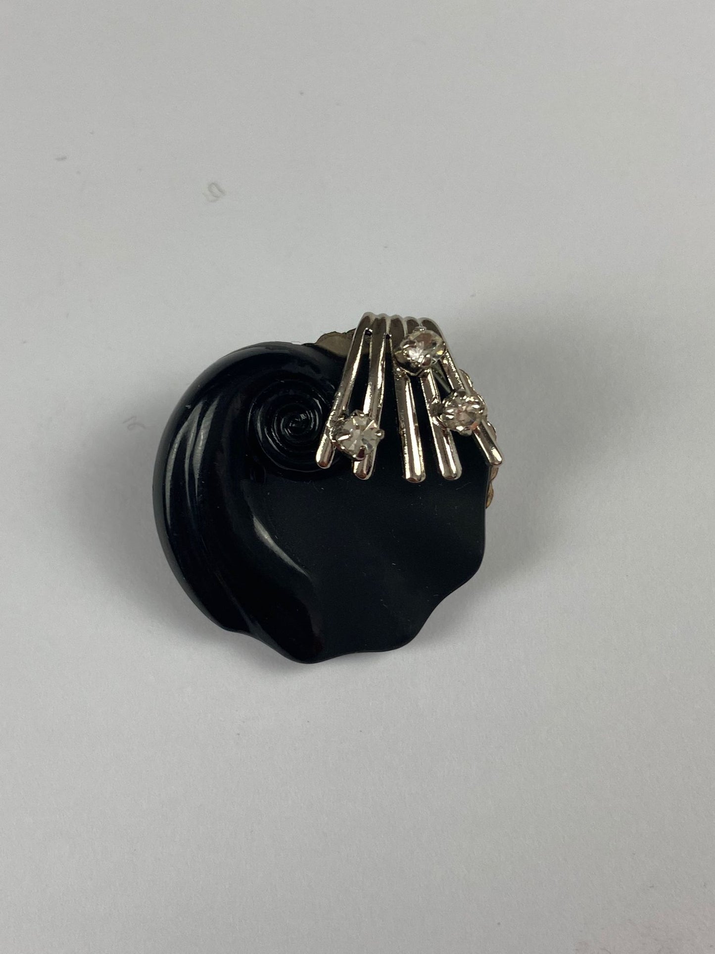 8324 Vintage Contemporary Brosche 29,5x31mm