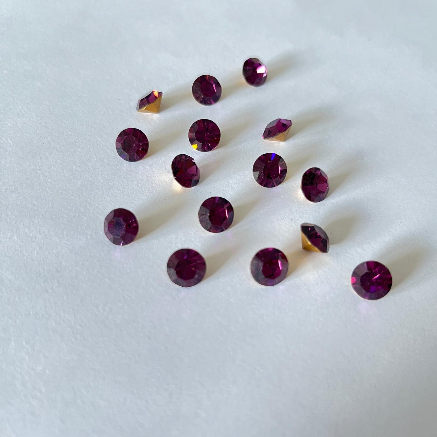Swarovski® Chaton Vintage Amethyst Gold Foiled SS39
