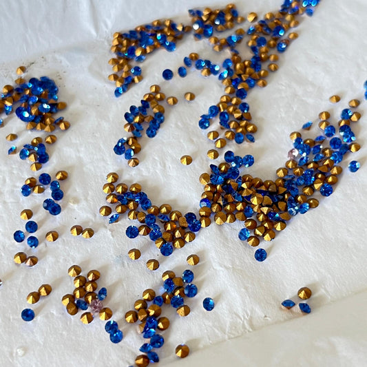 Swarovski® Chaton Vintage Sapphire Gold Foiled PP15