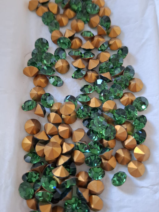 Swarovski® Chaton Vintage Green Turmaline Gold Foiled SS34