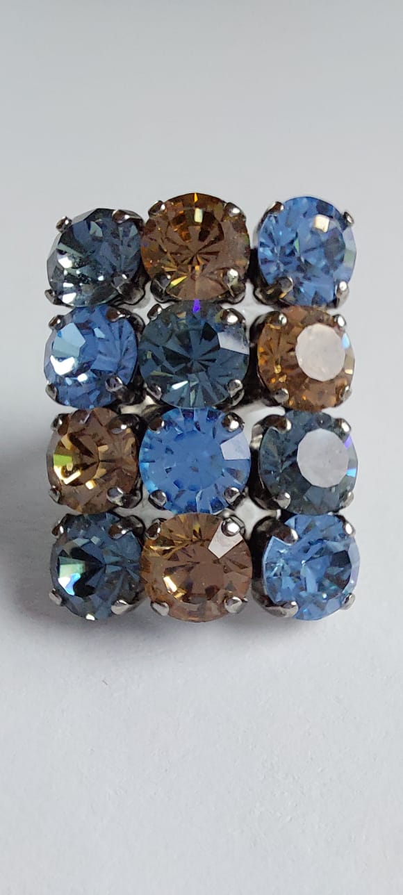 9909 Vintage Ring made with Swarovski Kristallen 30x25mm