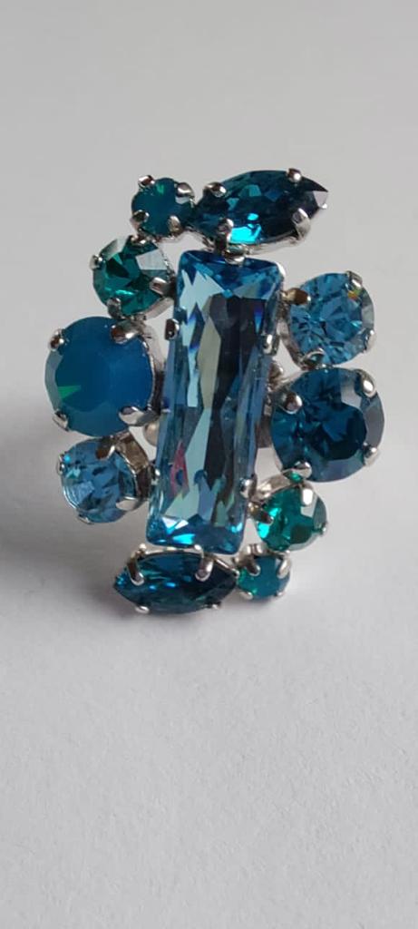 9995 Vintage Ring made with Swarovski Kristallen 30x22mm