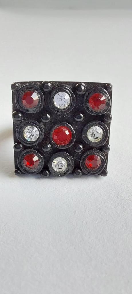 9939 Vintage Ring made with Swarovski Kristallen 18mm